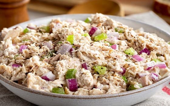 سالاد کرفس و تن