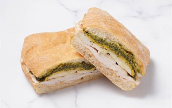 ساندویچ مرغ و پستو