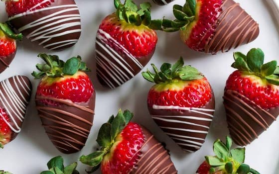 توت فرنگی شکلاتی