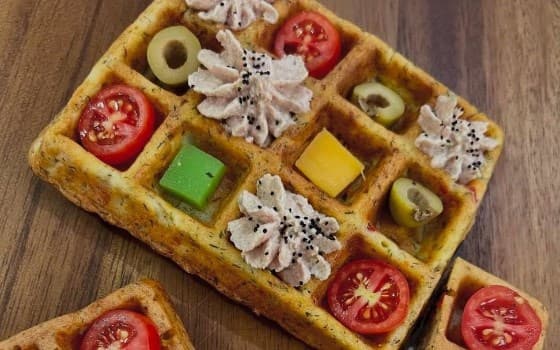 کاناپ وافل با موس ژامبون