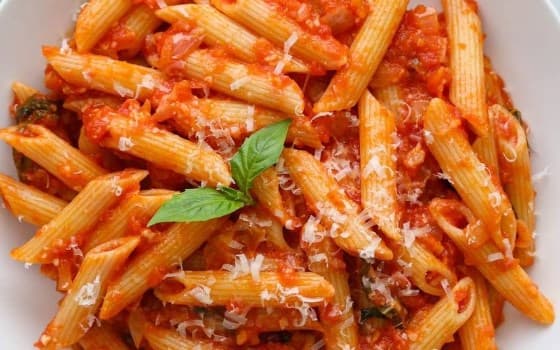 پاستا سیر و گوجه