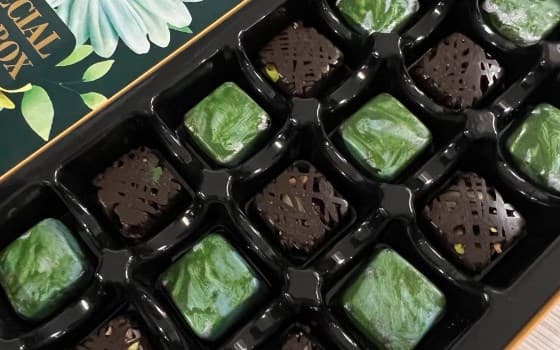 پک 18 تایی شکلات